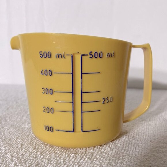 Vintage Crownware Harvest Gold Mustard Yellow 2 Cup Measuring Cup - Picture 2 of 8